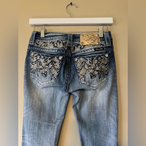 Miss Me Signature Straight 25x31 - Picture 2 of 6